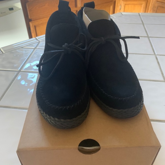 New Black Unisex UGG Mules - Picture 3 of 5